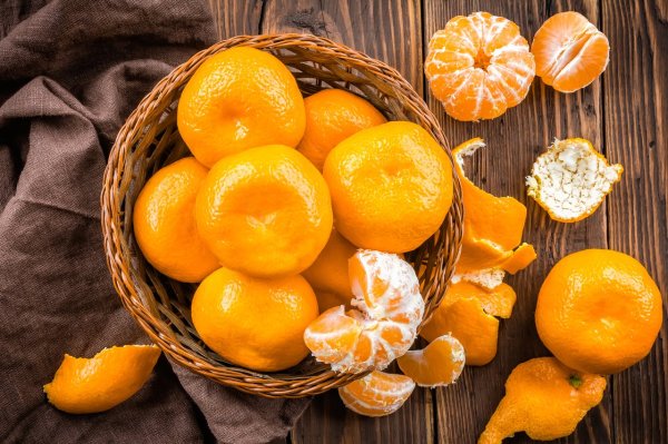 Winter fruits/citrus fruits are rich in vitamin C and P, which can antioxidant. Eating them after eating can help iron absorption. But people should be careful before eating them!